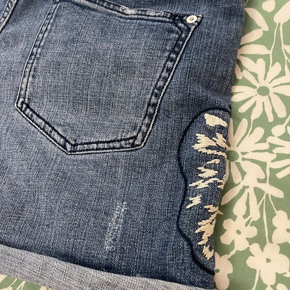 Anthropologie Pilcro embroidered with bead detailing Jean shorts size 30 - Picture 9 of 9
